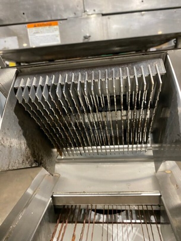Oliver Commercial Countertop Mini Chip Slicer! Model: 738 SN: 189068 115V 60HZ 1 Phase - Image 6 of 10