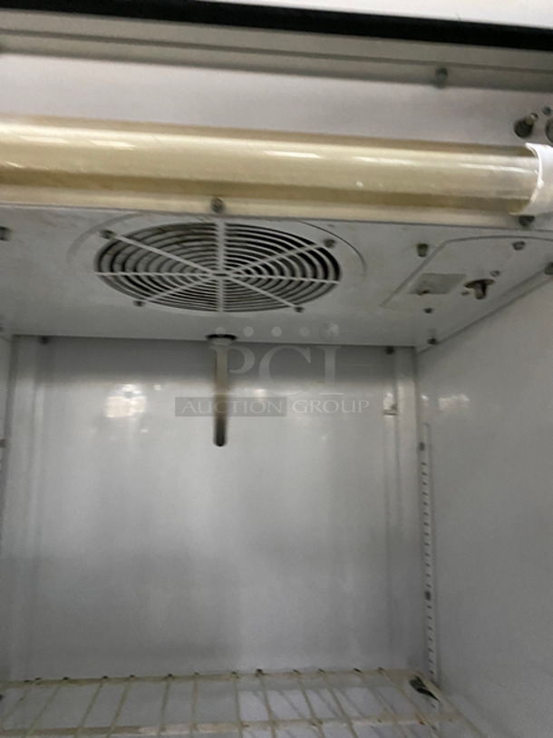 True Single Door Reach In Cooler Merchandiser! With View Through Door! Poly Coated Racks! Model: GDM12 SN: 11901877 115V 60HZ 1 Phase - Image 6 of 8