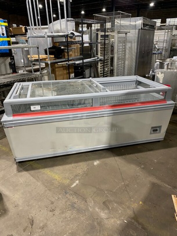 AHT Commercial Reach Down Chest Freezer Display Merchandiser! Model: SYDNEY223 SN: 34885300000664 110/120V 60HZ 1 Phase - Image 1 of 10