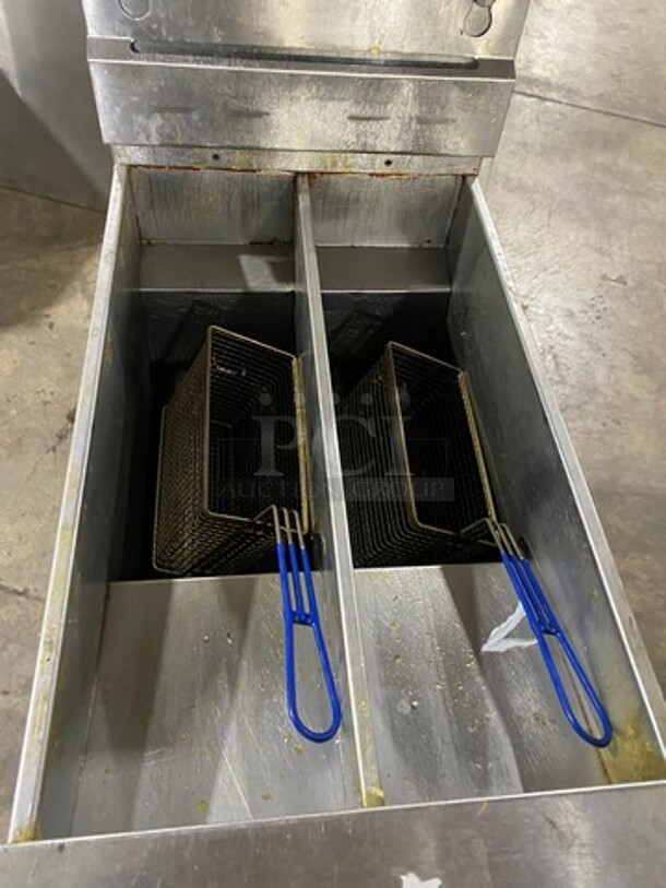 Pitco Commercial Gas Powered Split Bay Deep Fat Fryer! With 2 Small Frying Baskets! All Stainless Steel! On Casters! Model: SG14T SN: G13FC030504 - Image 5 of 10