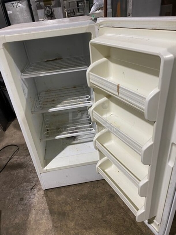 Frigidaire Single Door Freezer! With Poly Racks And Shelves! Model: FFU0912DW3 SN: WB73026768 115V - Image 5 of 9