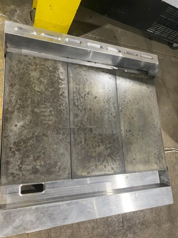 WOW! NEW!  Toastmaster Commercial Countertop Electric Powered French Top/ Hot Plate Griddle! With Back Splash! All Stainless Steel! Model: RT36B208VT SN: RT36014A00 208V 60HZ 1 Phase - Image 5 of 9