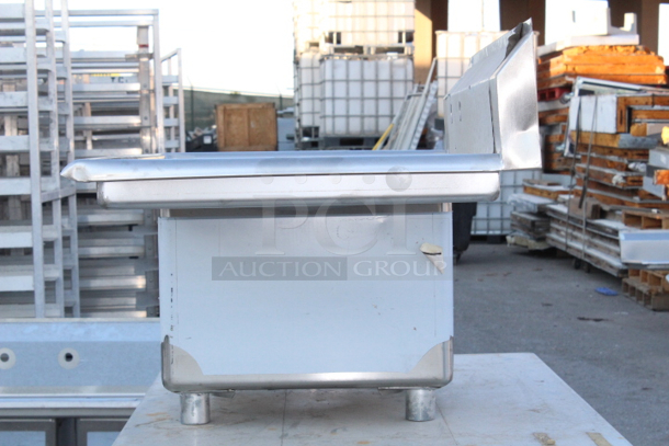 BRAND NEW SCRATCH & DENT! Steelton 522CS11818R 38 3/4" 18-Gauge Stainless Steel One Compartment Commercial Sink with Right Drainboard - 18" x 18" x 12" Bowl - Image 6 of 9