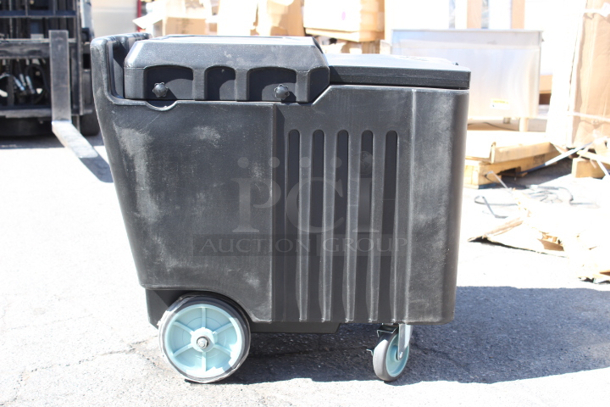 BRAND NEW NEAR PERFECT CONDITION! Choice 125 lb. Black Mobile Ice Bin 23x32x29 - Image 3 of 4
