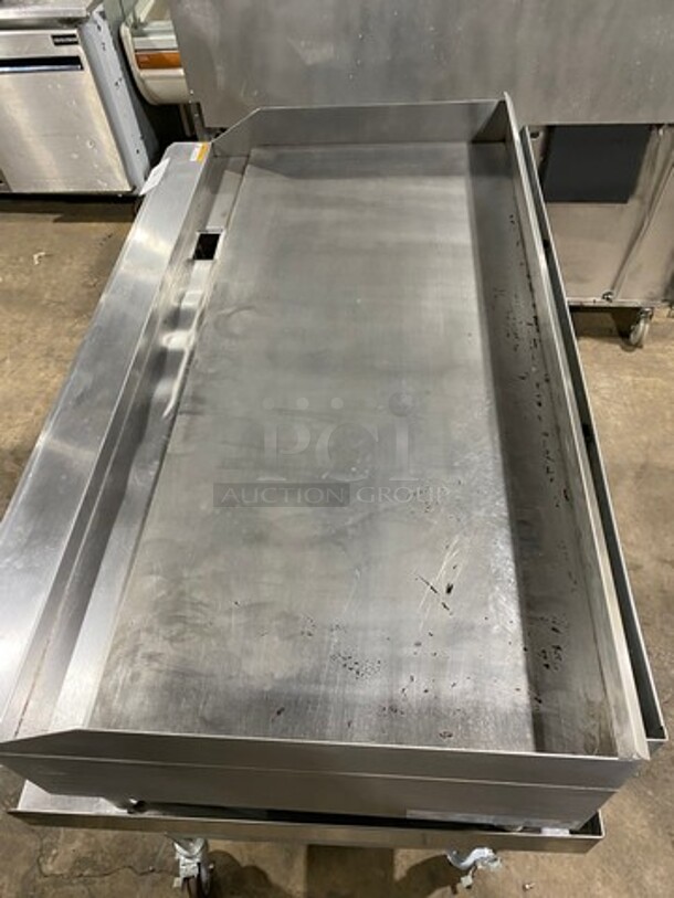 WOW! LATE MODEL! Entree Commercial Natural Gas Powered Flat Top Griddle! With Back And Side Splashes! On Equipment Stand! All Stainless Steel! On Casters! Model: GR48N SN: 21041176V - Image 5 of 9