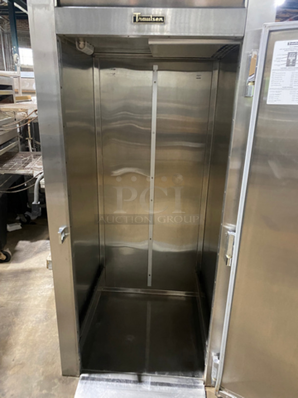 NICE! Traulsen Commercial Single Door Reach In Refrigerator! Solid Stainless Steel! Model: RRI132LRIFHS SN: T988680G00! Not Tested!  115V 60HZ 1 Phase - Image 5 of 9