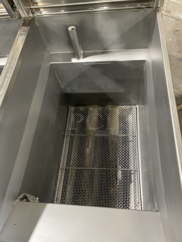 2017 Pitco Frialator SRTG Stainless Steel Commercial Natural Gas Powered 3 Bay Rethermalizer on Commercial Casters! MODEL: SRTG SN: G16AD007609 115V! - Image 6 of 12
