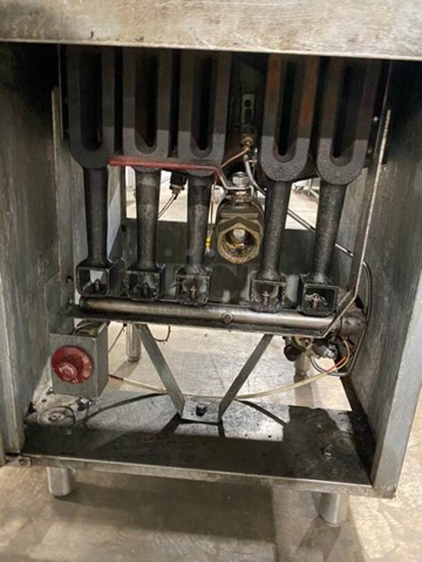 Vulcan Commercial Heavy Duty 75Lbs Natural Gas Powered Deep Fat Fryer! All Stainless Steel! On Legs! Model: LG5001 SN: DV4022712HB! - Image 6 of 8
