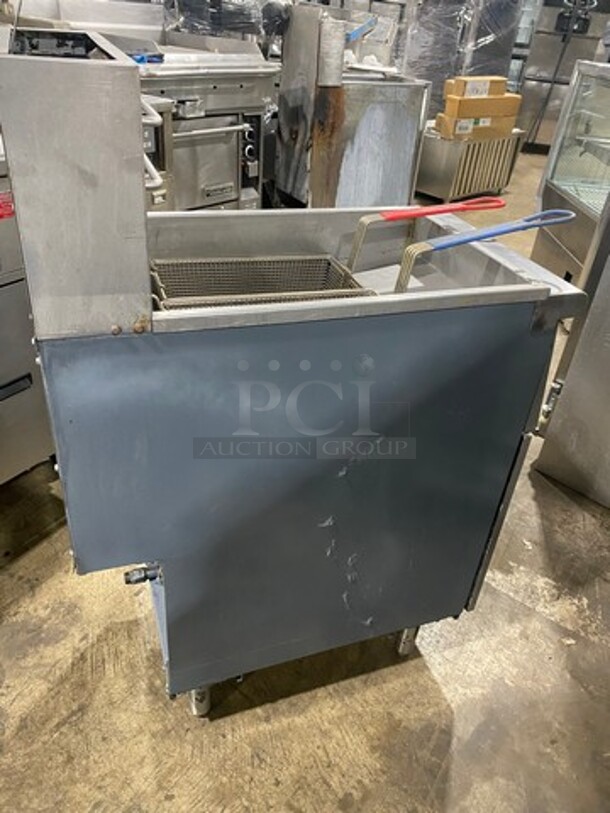 Entree Commercial Natural Gas Powered Deep Fat Fryer! With Backsplash! With 2 Metal Frying Baskets! All Stainless Steel! On Legs! Model: F3N SN: 13070483V - Image 4 of 12