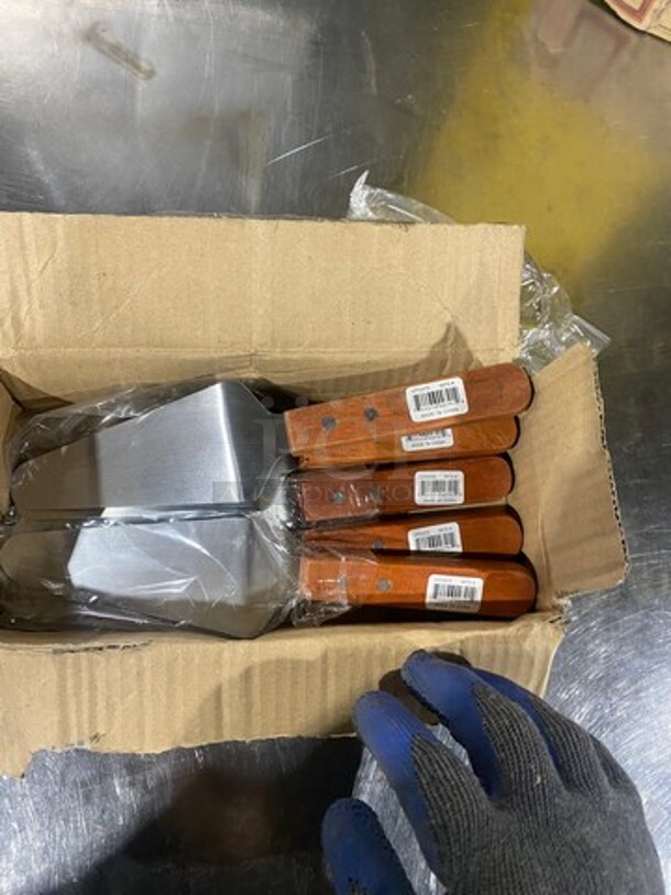 NEW! IN THE BOX! Cake/ Pie Server! With Wooden Handle! - Image 2 of 5