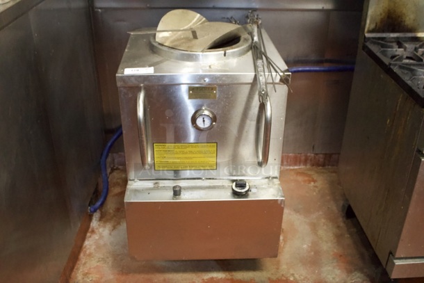 LIKE NEW! Puri Tandoori Clay Ovens PTL-101 Tandoor Oven , 51500 BTU, Double Wall Ceramic Wool Insulation, Natural Gas. Includes Skewers.  