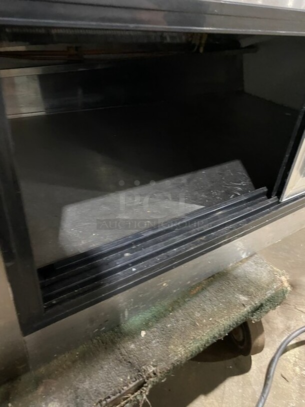 Leader Commercial Refrigerated Bakery/Deli Case! With Curved Front Glass! With Sliding Rear Access Doors! All Stainless Steel Body! Model:RHDL72 SN:PT10M1682A 115V 60HZ 1 Phase - Image 7 of 9