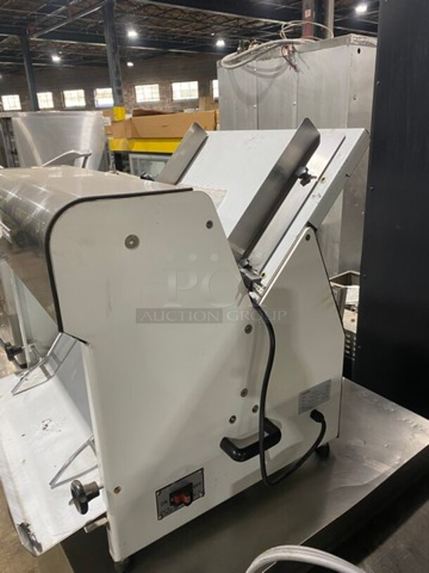 LATE MODEL! 2019 Two Thousand Commercial Countertop Bread Loaf Slicer! Model: TTD7B 110V 60HZ 1 Phase - Image 3 of 9