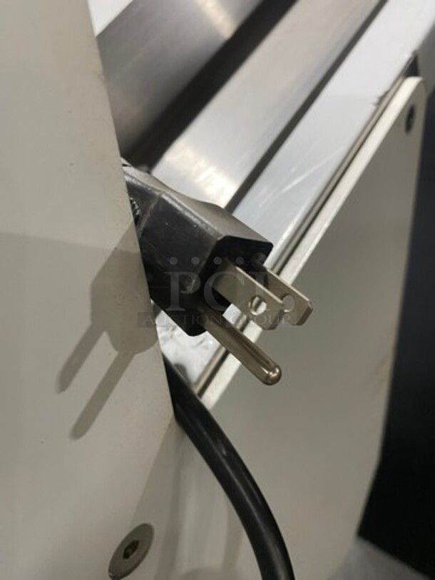 LATE MODEL! 2019 Two Thousand Commercial Countertop Bread Loaf Slicer! Model: TTD7B 110V 60HZ 1 Phase - Image 9 of 9