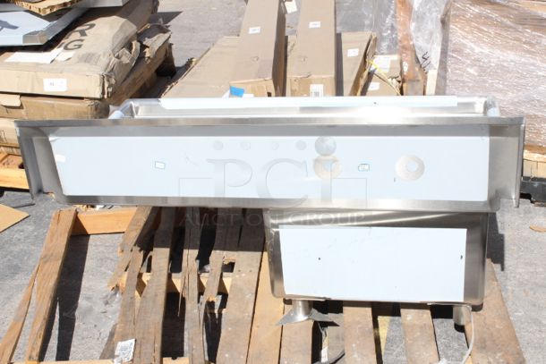 BRAND NEW SCRATCH & DENT! Regency 16 Gauge Stainless Steel One Compartment Commercial Sink and 1 Right Side Drainboard - 23" x 23" x 12" Bowl. Damaged where the legs connect, back right corner. see photos.  - Image 3 of 6