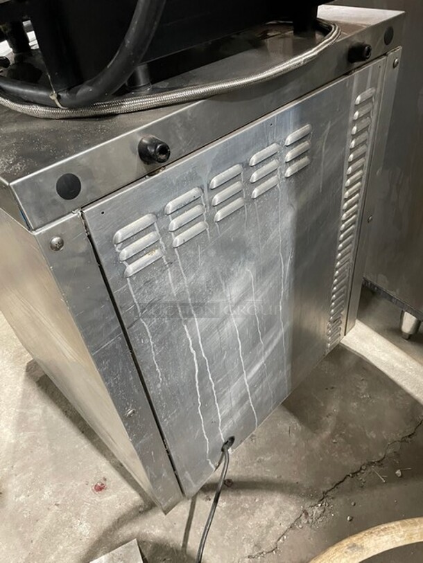 Continental Commercial Refrigerated Single Door Lowboy/Worktop Cooler! All Stainless Steel! With Metal Rack! On Casters! 115V 1 Phase! Model: SW27! - Image 4 of 7