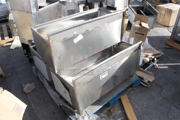 BRAND NEW SCRATCH & DENT! Regency 18" x 36" Underbar Ice Bin with 7 Circuit Post-Mix Cold Plate and Bottle Holders - 79 lb. 3x Your Bid.  - Image 6 of 10