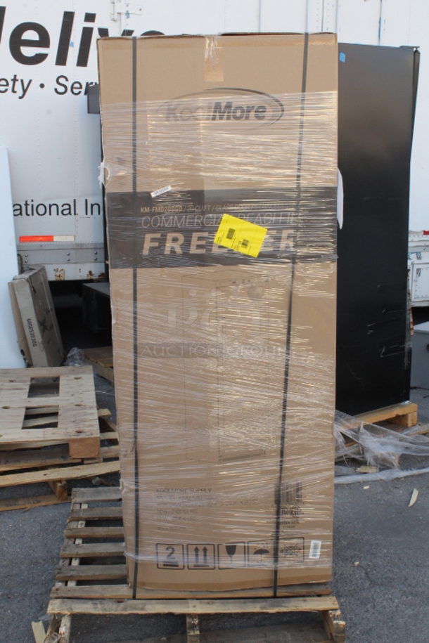 BRAND NEW SCRATCH & DENT!! IN THE BOX!! Koolmore KM-FMD20SGD 21 Cu. Ft. Commercial Freezer with Glass Door in Stainless Steel - Manual Defrost. More Pictures coming soon.  - Image 2 of 4