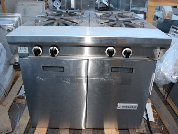 BRAND NEW SCRATCH & DENT! Garland / U.S. Range MST44S-E NAT Master Sentry Series Natural Gas 4 Burner 34" Range with Storage Base - 140,000 BTU. FEATURES: Electric ignition & flame fail on all burners *Thumbnail photo is shown with oven base please see additional photos. 	 - Image 3 of 6