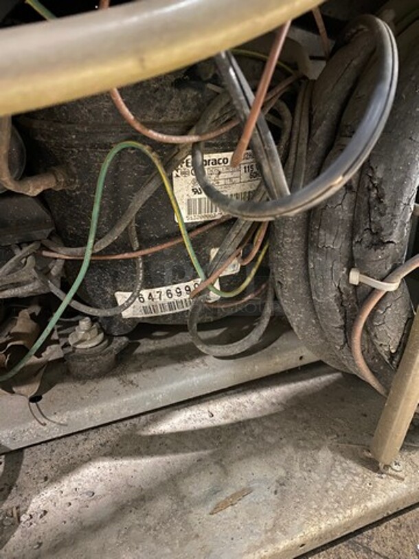 Beverage Air Commercial Single Door Reach In Cooler Merchandiser! With View Through Door! Poly Coated Racks! Model: M27 SN: 647699 115V 60HZ 1 Phase - Image 7 of 8