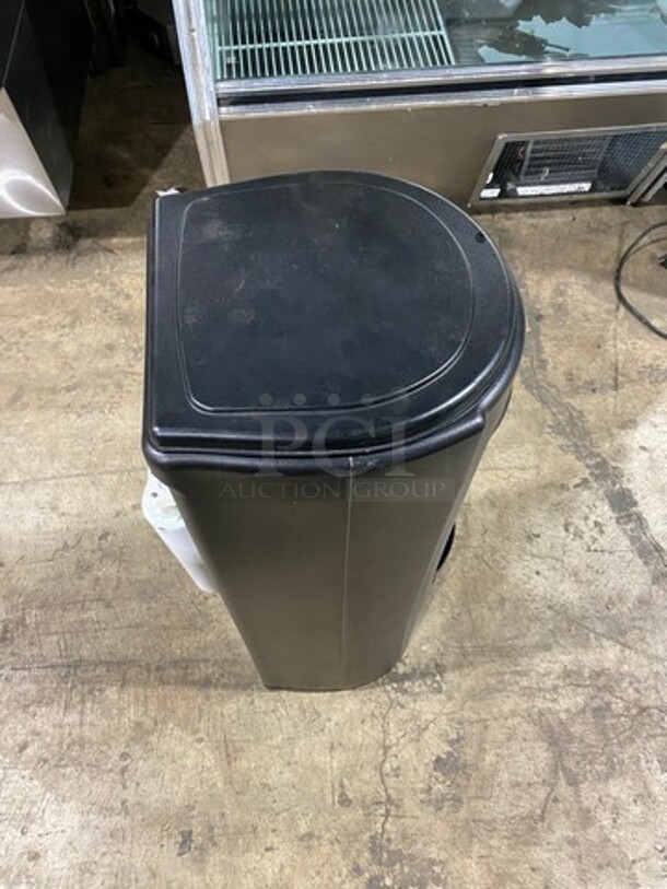 Black Poly Indoor Water Dispenser! Model: F528KB010NBPN SN: IE08A03880 115V 60HZ 1 Phase - Image 9 of 9