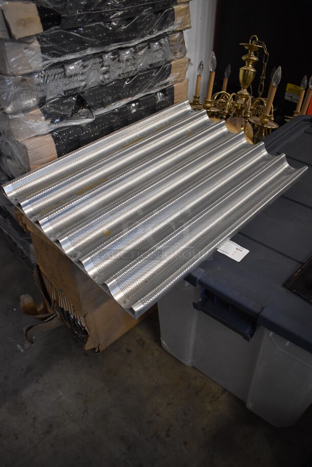 6 BRAND NEW IN BOX! Metal Perforated Pans. 6 Times Your Bid! - Image 5 of 5