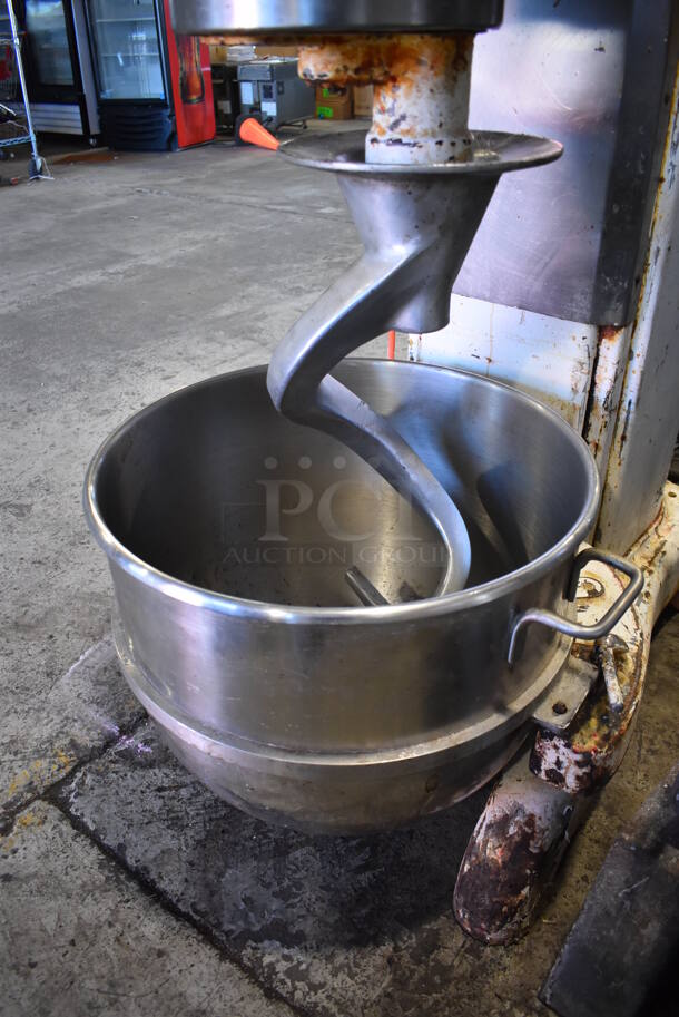 Hobart L800 Metal Commercial Floor Style 80 Quart Planetary Dough Mixer w/ Stainless Steel Mixing Bowl and Dough Hook Attachment. 230 Volts, 1 Phase. 28x43x56 - Image 4 of 9