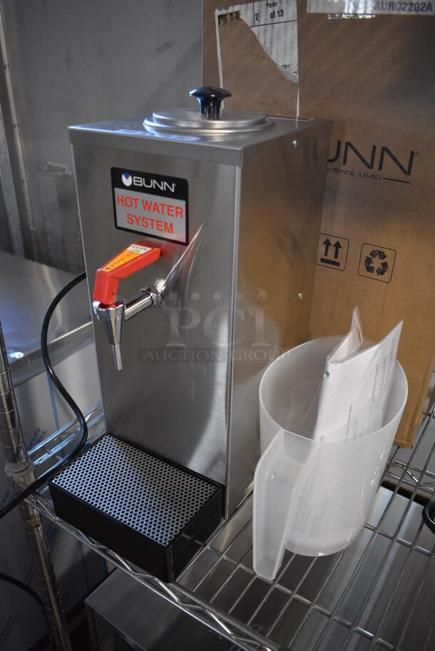 LIKE NEW! 2022 Bunn OHW 80 oz. Pourover Stainless Steel Commercial Countertop Hot Water Machine. Used a Few Times at Trade Show as a Demonstration. 120 Volts, 1 Phase. 7x13x17. Tested and Working! - Image 2 of 6