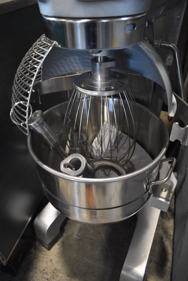 BRAND NEW SCRATCH AND DENT! Galaxy 177GMIX30 Metal Commercial Floor Style 30 Quart Planetary Dough Mixer w/ Stainless Steel Mixing Bowl, Bowl Guard, Dough Hook, Balloon Whisk and Paddle Attachments. Missing Fan. 110 Volts, 1 Phase. 22x26x46. Tested and Working! - Image 4 of 10