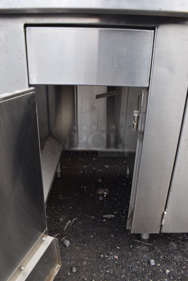 Stainless Steel Commercial Counter w/ 2 Sink Bays, 2 Faucets and 2 Handle Sets. 60x32x42.5. Bays 9x12x6, 14x16x10 - Image 7 of 7