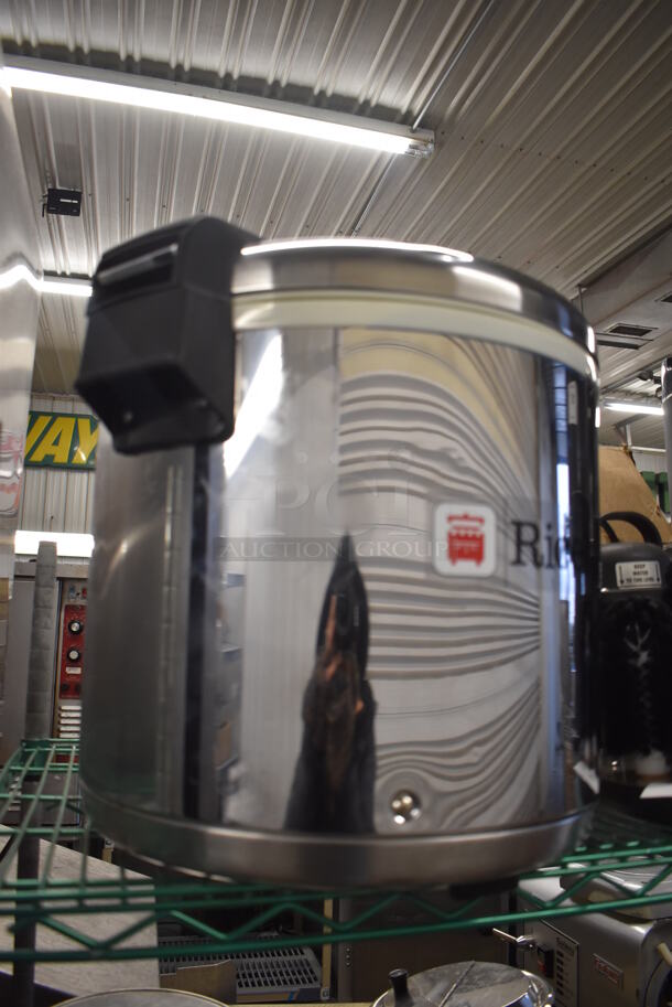 BRAND NEW SCRATCH AND DENT! RiceMaster Town 56919 Stainless Steel Commercial Countertop 92 Cup Rice Warmer. 120 Volts, 1 Phase. 18x16x16. Tested and Working! - Image 4 of 5