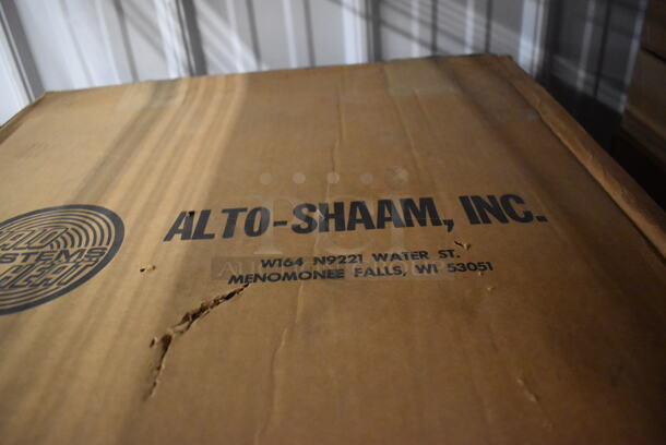ALL ONE MONEY! Tier Lot of Various Items Including 3 Boxes of 6 Cambro Poly Full Size Drop In Bin Lids and Alto Shaam Piece - Image 2 of 5