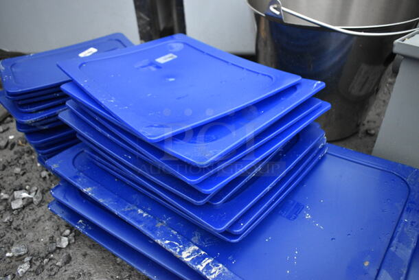 ALL ONE MONEY! Lot of Approximately 40 BRAND NEW SCRATCH AND DENT! Blue Poly Drop In Bin Lids. 16 Carlisle 3058160 Smart Lid 1/4 Size Soft Food Pan Cover, 12 Carlisle 10232B60 Smart Lid 1/2 Size Soft Food Pan Cover, 12 Carlisle 10212B60 Smart Lid Full Size Soft Food Pan Cover - Image 6 of 12