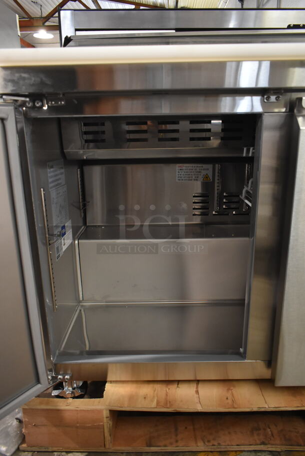 BRAND NEW SCRATCH AND DENT! 2023 Avantco 178SSPT71HC Stainless Steel Commercial Sandwich Salad Prep Table Bain Marie Mega Top. 115 Volts, 1 Phase. Tested and Working! - Image 7 of 11