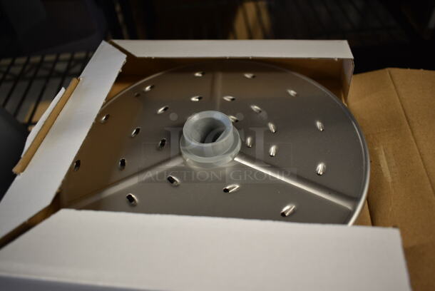 BRAND NEW SCRATCH AND DENT! Robot Coupe Continuous Feed Head for Food Processor, Slicer Blade, Grating Blade and Blade. - Image 4 of 7