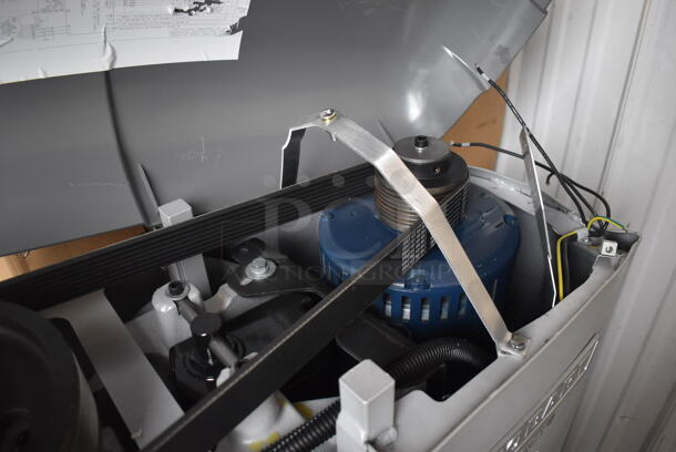 BRAND NEW SCRATCH AND DENT! Hobart Legacy HL600 Metal Commercial Floor Style 60 Quart Planetary Dough Mixer w/ Stainless Steel Mixing Bowl, Bowl Guard, Whisk, Dough Hook and Paddle Attachments. 200-240 Volts, 1/3 Phase. 28x40x64 - Image 6 of 12