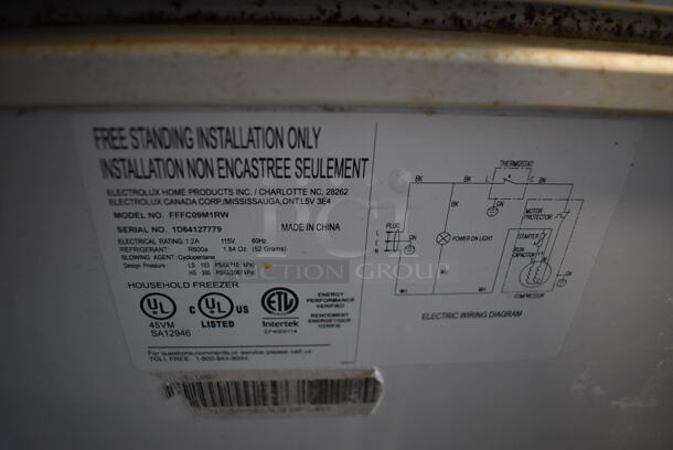 Electrolux FFFC09M1RW Metal Chest Freezer. 115 Volts, 1 Phase. 44x24x33. Tested and Does Not Power On - Image 5 of 6