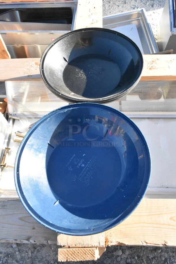 Metal 4 Tier Shelving Unit on Commercial Casters w/ 64 Carlisle Dinex Fenwick 10" Plates. BUYER MUST DISMANTLE. PCI CANNOT DISMANTLE FOR SHIPPING. PLEASE CONSIDER FREIGHT CHARGES. - Image 2 of 6