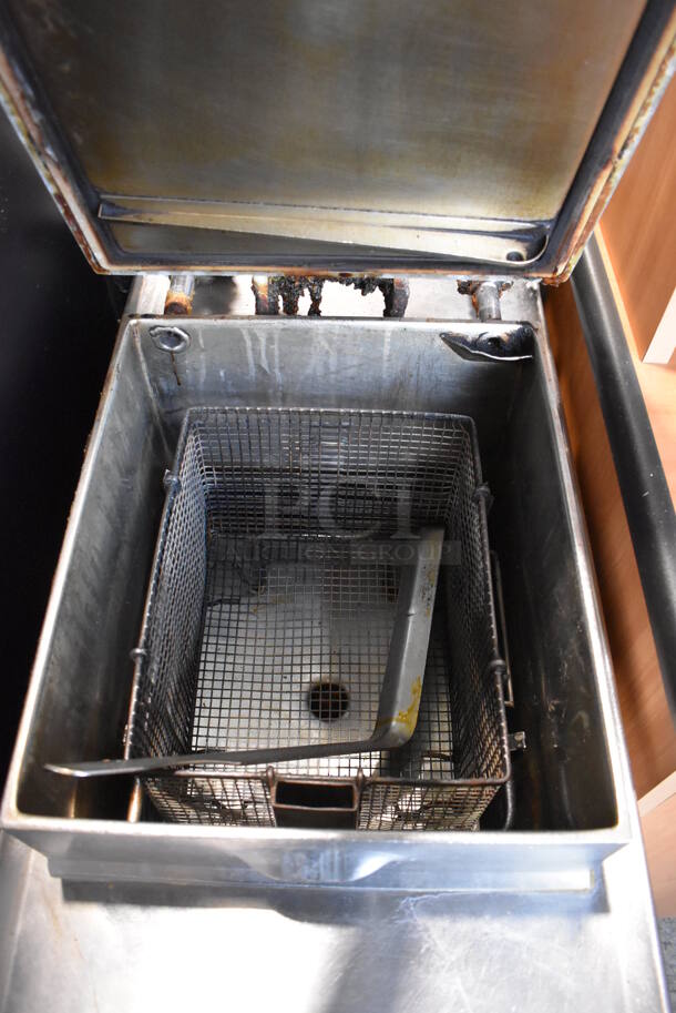 Henny Penny 500 Stainless Steel Commercial Electric Powered Floor Style Pressure Fryer on Commercial Casters. 208 Volts, 3 Phase. 18x38x46 - Image 8 of 9