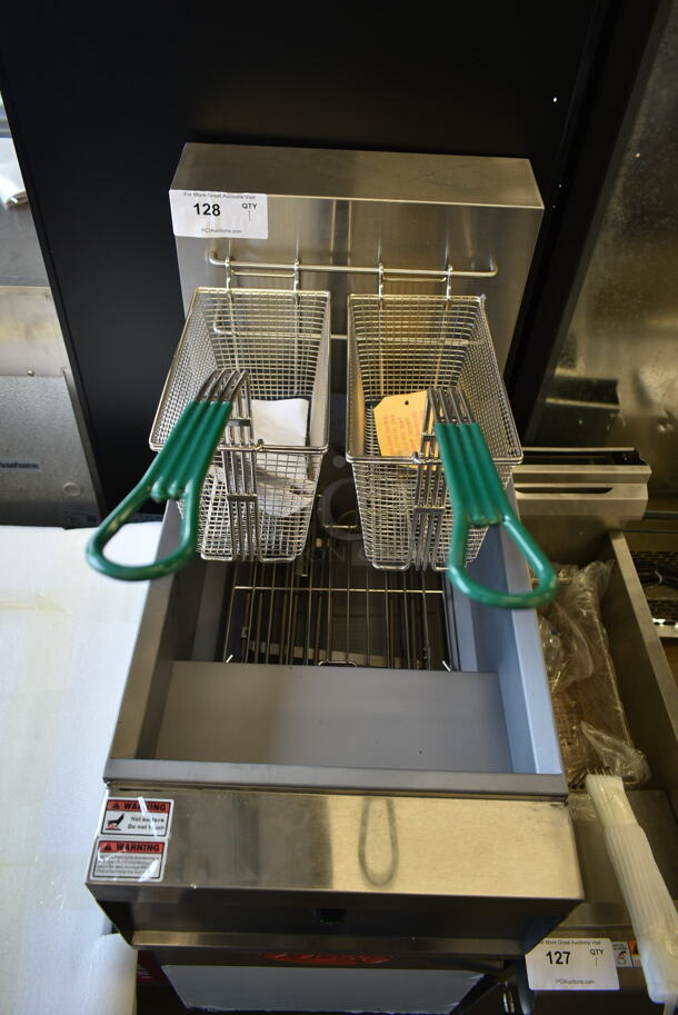 BRAND NEW SCRATCH AND DENT! 2022 Avantco 177EF40B Stainless Steel Commercial Floor Style Electric Powered Deep Fat Fryer w/ 2 Metal Fry Baskets. 208 Volts, 1 Phase. - Image 3 of 8