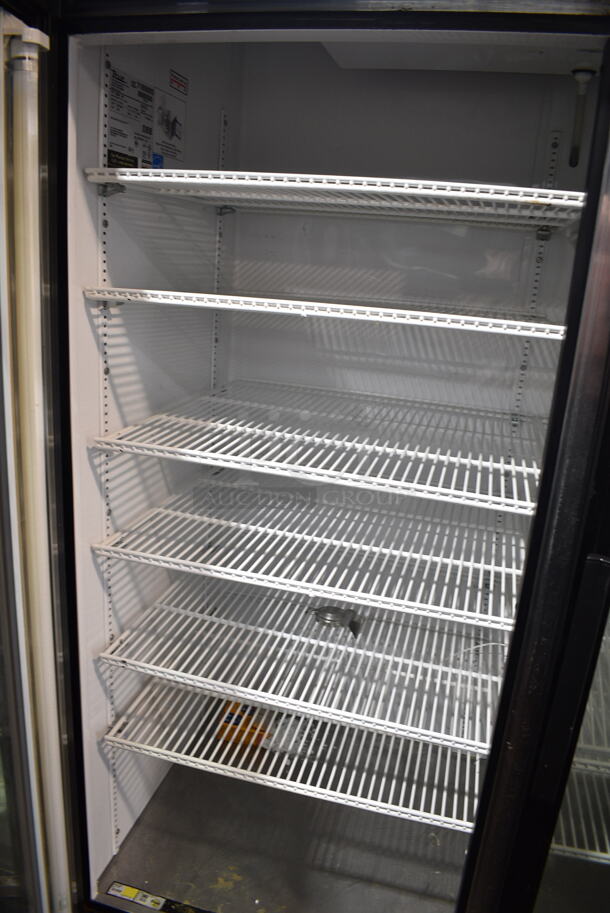True GDM-49 ENERGY STAR Metal Commercial 2 Door Reach In Cooler Merchandiser w/ Poly Coated Racks. 115 Volts, 1 Phase. Tested and Working! - Image 4 of 5
