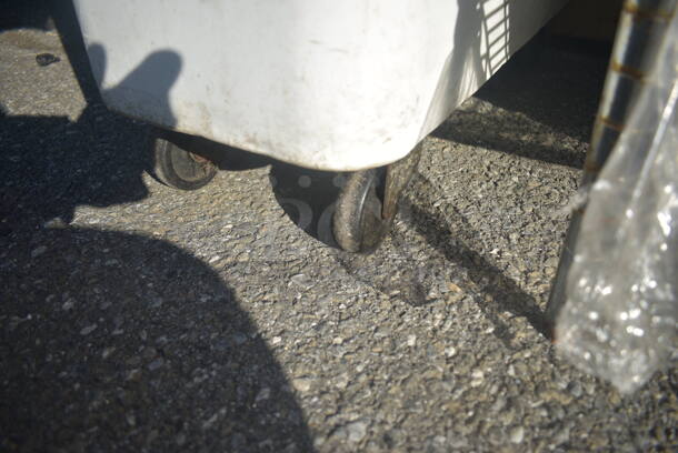 White Plastic Garbage Bin With Clear Lid On Commercial Casters. - Image 6 of 6