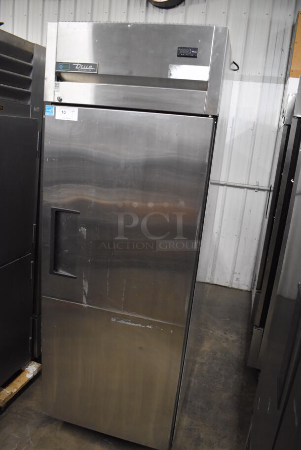 2018 True TG1R-1S-HC ENERGY STAR Stainless Steel Commercial Single Door Reach In Cooler w/ Poly Coated Racks on Commercial Casters. 115 Volts, 1 Phase. 29x35x83. Tested and Working! - Image 3 of 7