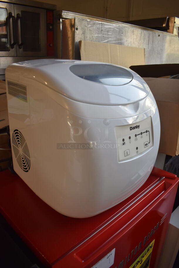 BRAND NEW SCRATCH AND DENT! Danby DIM2500WDB Electric Powered Countertop White Ice Maker With Scooper. 110-120 V.  Tested and Working!  - Image 2 of 5