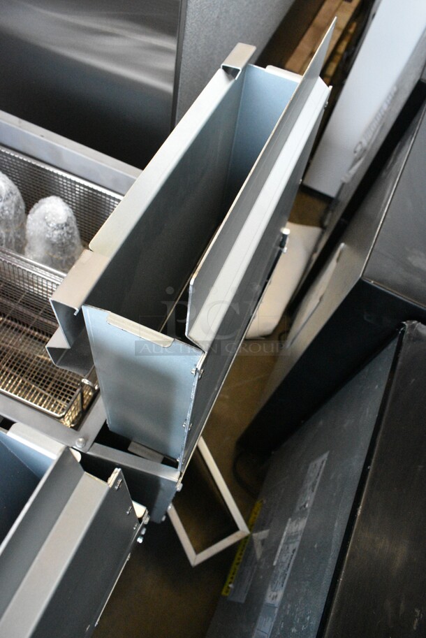BRAND NEW SCRATCH AND DENT! Vulcan 1VEG50M-1 Veg Series Stainless Steel Floor Style 45-50 lb. Natural Gas Powered Fryer w/ 2 Metal Fry Baskets. 85,000 BTU - Image 3 of 9
