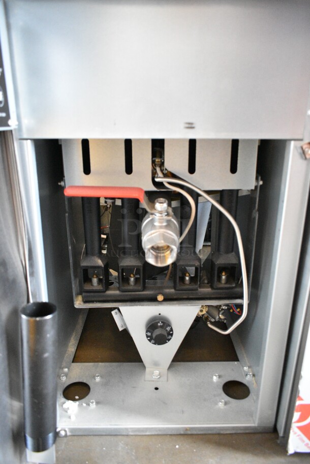 BRAND NEW SCRATCH AND DENT! Vulcan 1VEG50M-1 Veg Series Stainless Steel Floor Style 45-50 lb. Natural Gas Powered Fryer w/ 2 Metal Fry Baskets. 85,000 BTU - Image 8 of 9