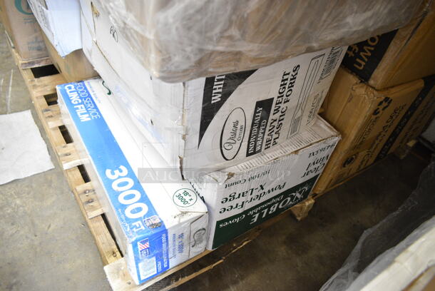 PALLET LOT of 25 BRAND NEW Boxes Including 130HCUTFWR Visions Individually Wrapped White Heavy Weight Plastic Fork - 1000/Case, 394365XL Noble X Large Gloves, Choice 3000 Ft Cling Film, 4 Box Lavex Guest Towels, 129MCR32B Choice 32 oz. Black Round Microwavable Heavy Weight Container with Lid 7 1/4" - 150/Case, 395TO901 Choice Eco Take Out Boxes, 2 Box 500LFLAT Choice Clear Flat Lid with Straw Slot - 9, 12, 16, 20, and 24 oz. - 1000/Case, 130TRAY16 Visions Black PET Plastic 16" Thermoform Catering / Deli Tray - 25/Case, 760IC06W Choice 6 oz. White Paper Frozen Yogurt / Food Cup - 1000/Case. 25 Times Your Bid! - Image 6 of 12