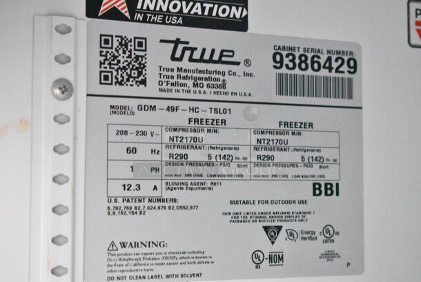 2018 True GDM-49F-HC ENERGY STAR Metal Commercial 2 Door Reach In Freezer Merchandiser w/ Poly Coated Racks. 115/208-230 Volts, 1 Phase. Tested and Working! - Image 5 of 5