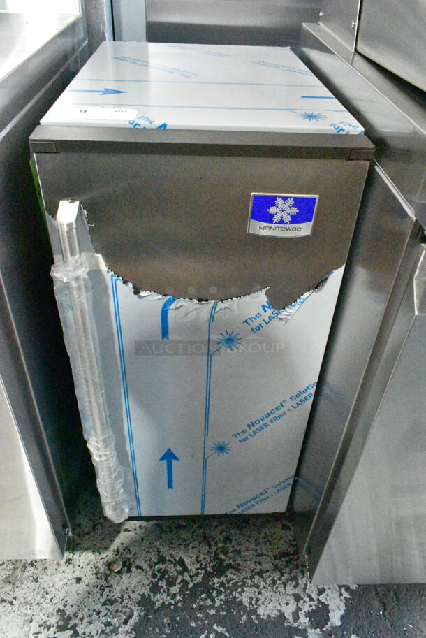 BRAND NEW SCRATCH AND DENT! 2023 Manitowoc USE0050A-161 CrystalCraft Premier USE0050A-161 15" Undercounter Square Cube Ice Machine - 45 lb. 115 Volts, 1 Phase.  - Image 2 of 10