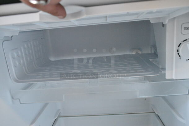 Haier Metal Mini Cooler. 115 Volts, 1 Phase. Tested and Working! - Image 3 of 4